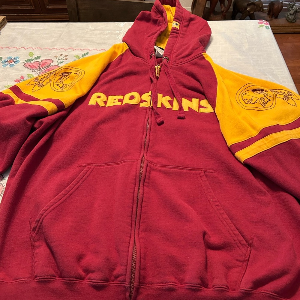 Washington Redskin zip up jacket only wore twice In great condition